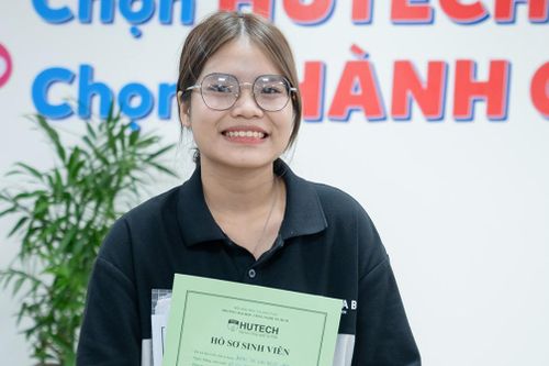 Nữ sinh viên nghèo mồ côi phải làm bảo vệ ca đêm kiếm tiền đóng học phí