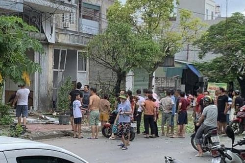 Sau tiếng nổ lớn, 3 người trong gia đình bị thương