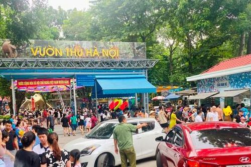 Công viên, vườn hoa Hà Nội náo nức khách vui chơi