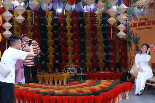 'Bí quyết' làm du lịch của người dân làng hương nổi tiếng xứ Huế
