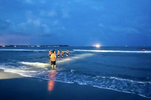 Quảng Ngãi: Bị sóng cuốn trôi khi tắm biển, một thanh niên tử vong