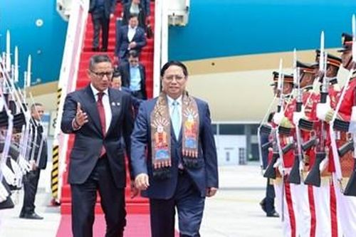 Thủ tướng Chính phủ Phạm Minh Chính tới Indonesia, bắt đầu chuyến công tác dự Hội nghị Cấp cao ASEAN lần thứ 43
