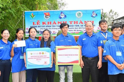Để thanh niên là lực lượng hậu bị tin cậy của Đảng