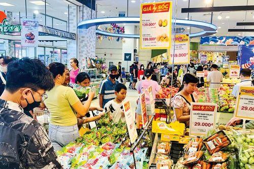 TPHCM: Tấp nập khách mua sắm, vui chơi