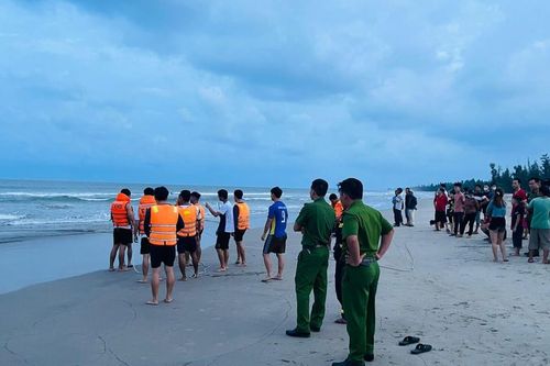 Quảng Ngãi: Tắm biển, một thanh niên đuối nước tử vong