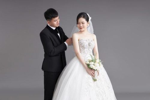 Tuyển thủ U23 Việt Nam lấy vợ xinh không kém hot girl