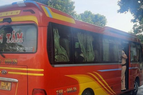 Quảng Trị: Nhồi nhét khách, một phương tiện vận tải bị xử phạt