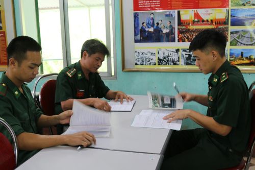 Tăng cường giáo dục chính trị, đảm bảo đơn vị an toàn