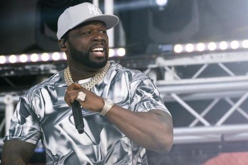 Rapper bị điều tra tội hành hung vì ném micro gây thương tích cho khán giả