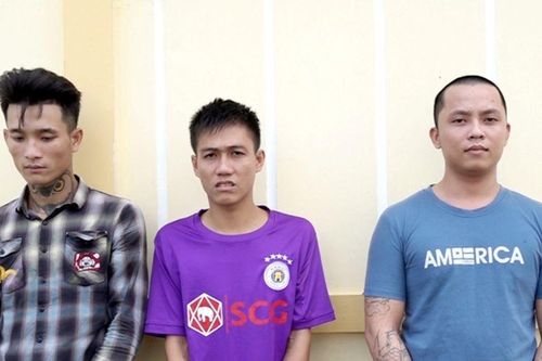 Bắt 3 đối tượng say rượu đập phá xe ô tô