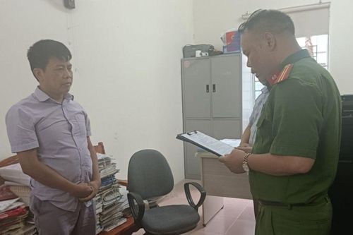 Bắt cán bộ giả mạo chứ ký, con dấu nhằm hoàn tất thủ tục mua bán đất