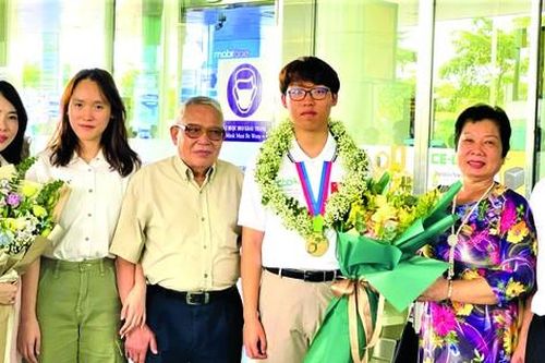 Gen Z chinh phục Huy chương Vàng Olympic Hóa học
