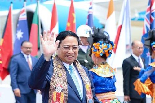 Thủ tướng tới Jakarta, bắt đầu các hoạt động của Hội nghị Cấp cao ASEAN