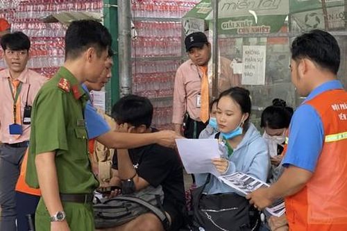 Tuổi trẻ Công an TPHCM tuần tra, kiểm soát xuyên lễ