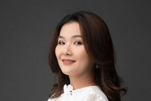 Đời thực của diễn viên lồng tiếng cho Xa Thi Mạn, Chung Gia Hân