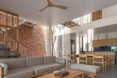 Nhà 2 tầng mộc mạc của vợ chồng trẻ