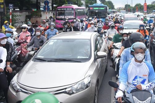 Ngày cuối kỳ nghỉ lễ 2/9, cửa ngõ Hà Nội ùn tắc nhẹ