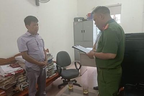 Bắt thêm 1 cán bộ văn phòng đăng ký đất đai ở Cao Bằng giả mạo trong công tác
