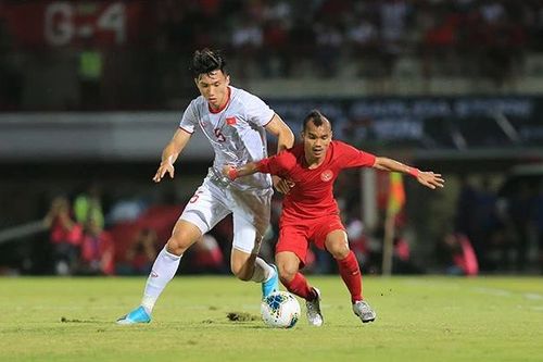 Tân binh từng phải bắn 7 đinh vào cổ chân nói gì trong lần đầu lên tuyển?; ĐT Việt Nam mất Đoàn Văn Hậu ở trận giao hữu với Palestine