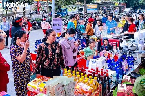 Sức mua tăng, hàng hóa ở Nghệ An dồi dào dịp nghỉ lễ