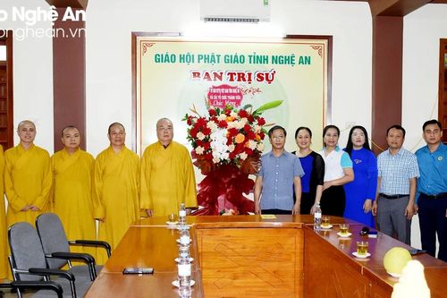 Lãnh đạo Ủy ban Mặt trận Tổ quốc tỉnh chúc mừng Ban Trị sự Giáo hội Phật giáo Nghệ An dịp lễ Vu Lan