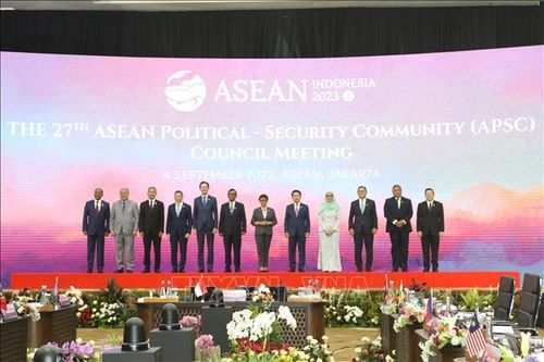 Indonesia hối thúc giải quyết các thách thức chính trị và an ninh