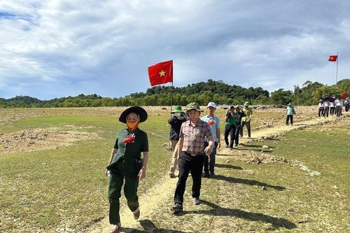 Tìm mảnh ghép ký ức trong lòng hồ Kẻ Gỗ: Sân bay LiBi không bao giờ bị quên lãng
