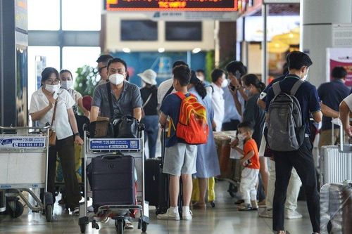 Sân bay Nội Bài tấp nập trong ngày cuối dịp nghỉ lễ 2/9