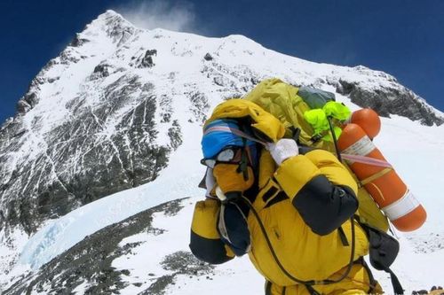 Vì sao những người bỏ mạng trên đỉnh Everest sẽ phải nằm tại đó mãi mãi?