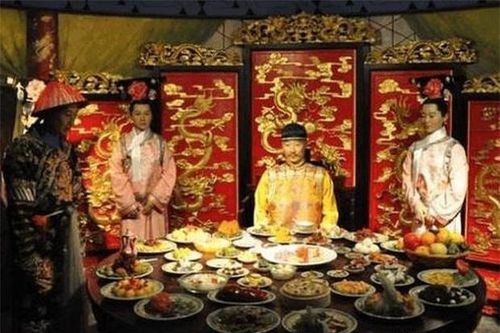 Vì sao Hoàng đế Trung Hoa không ai béo phì dù toàn ăn sơn hào hải vị?