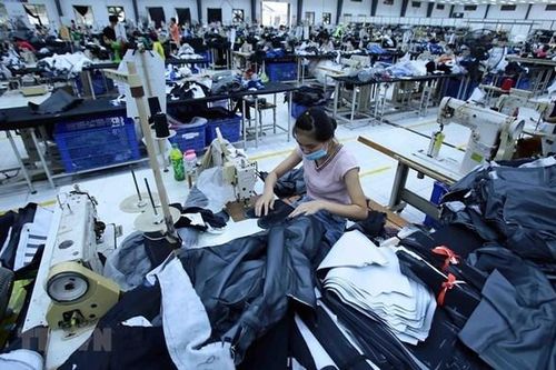 Malaysia tăng tuyển lao động nước ngoài cho dệt may, thợ kim hoàn và cắt tóc