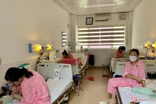 Thấy gì sau nửa tháng áp dụng khung giá dịch vụ y tế theo yêu cầu mới?