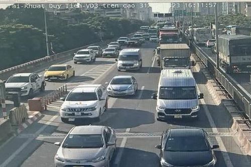 Lượng lớn người, phương tiện tiếp tục trở lại Thủ đô đến rạng sáng 5-9