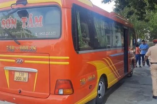 Ngày cuối nghỉ lễ 2/9, phát hiện xe khách 29 chỗ 'nhồi' 38 người