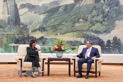 Thấy gì qua chuyến đi của bà Gina Raimondo?