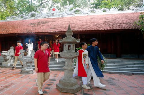 Khai giảng đặc biệt ở sân đình Khương Hạ