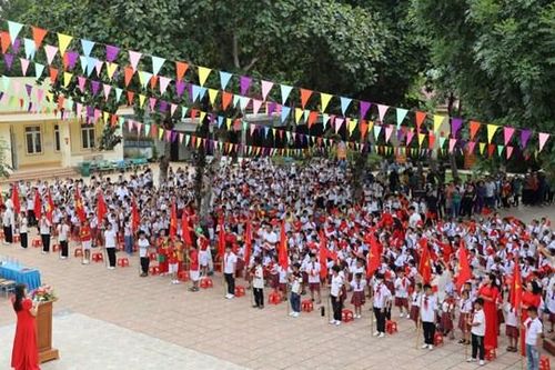 Chủ tịch UBND tỉnh Nghệ An đánh trống khai giảng năm học mới 2023-2024