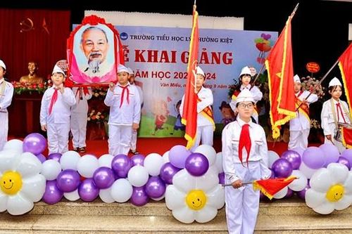 Cô và trò tiểu học thi đua dạy tốt – học tốt