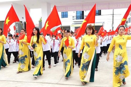 Học sinh huyện Thanh Oai hân hoan đón chào năm học mới