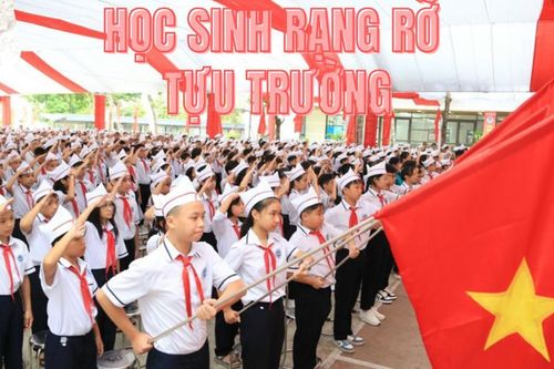 Học sinh Hà Nội hân hoan trong ngày tựu trường