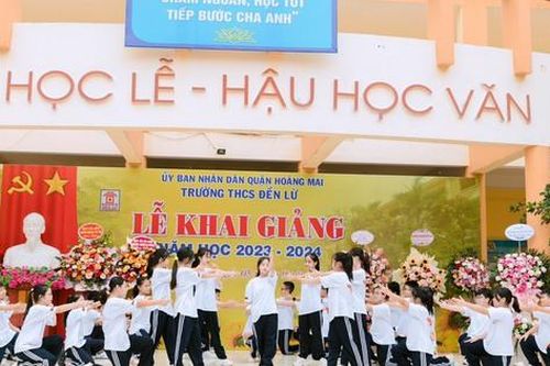 Lễ khai giảng gọn nhẹ, trang trọng và ý nghĩa