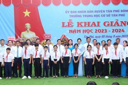 Trưởng Ban Tuyên giáo Trung ương dự Lễ khai giảng tại Tiền Giang