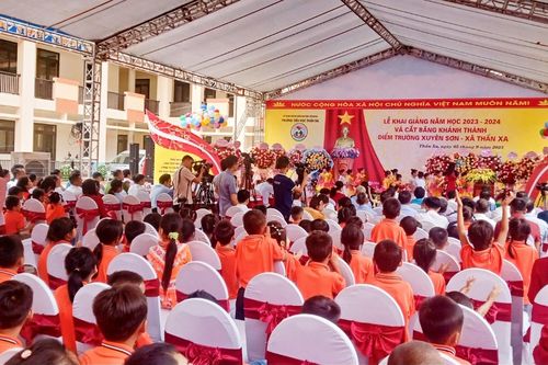 Hân hoan ngày khai giảng ở ngôi trường mới trên vùng đất khó