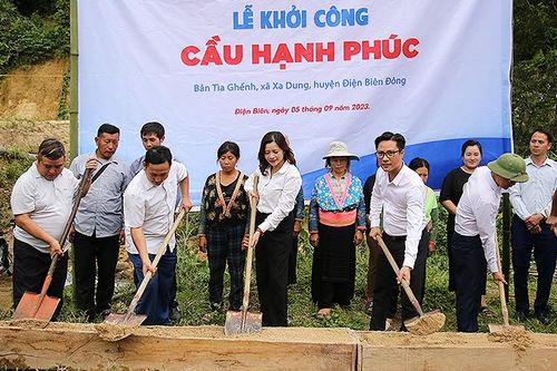 Khởi công 'Cầu hạnh phúc' và khánh thành 'Trường đẹp cho em'