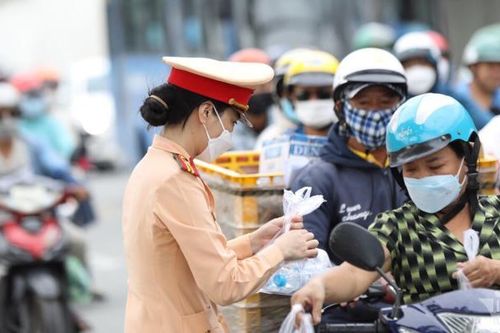 Huy động 100% cán bộ, chiến sỹ làm nhiệm vụ đảm bảo trật tự, an toàn giao thông dịp nghỉ lễ