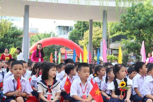 Lễ khai giảng ở nhiều tỉnh miền Trung gói gọn trong 25 phút