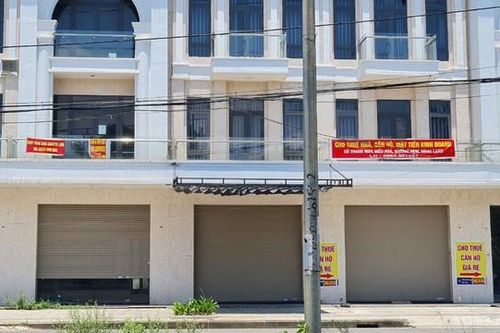 La liệt bảng cho thuê, bán nhà giăng kín mặt tiền shophouse hạng sang