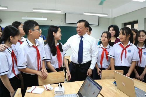 Lãnh đạo thành phố Hà Nội chung vui cùng thầy trò ngày khai giảng