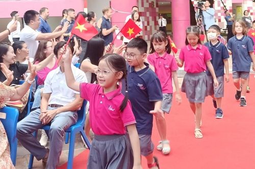 Chào đón học sinh đến từ gần 30 quốc gia trong lễ khai giảng