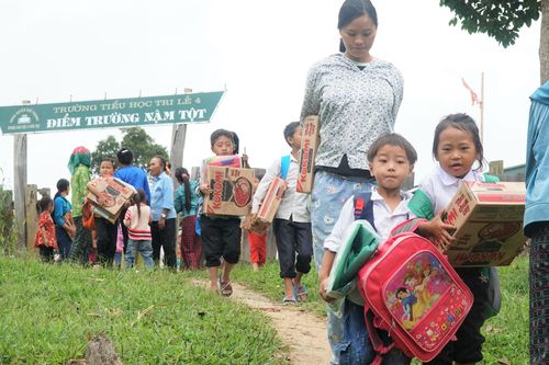 Náo nức đón khai giảng ở nơi khó khăn bậc nhất tỉnh Nghệ An